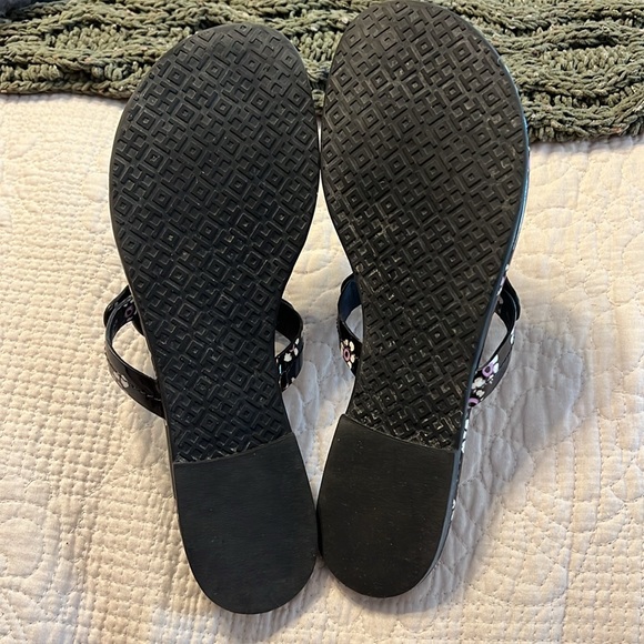 Tory Burch Miller Black Stamped Floral 9.5 EUC - Picture 4 of 6